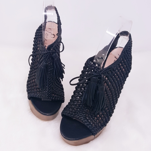 •SALE• Pencey Alexus Black Woven Booties - Picture 6 of 9